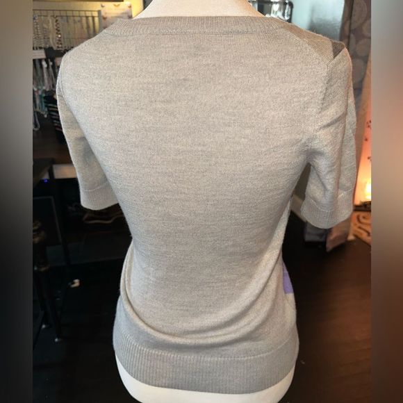 Banana Republic (XS) Grey Short Sleeve Sweater with Purple Pattern - Picture 4 of 5